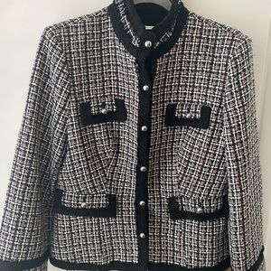 White House Black Market women’s 2pc suit